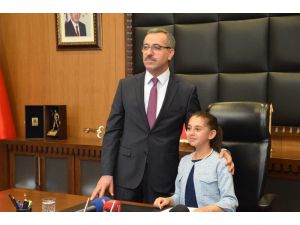 Başkan Güngör Koltuğu Huriye Naz’a Devretti