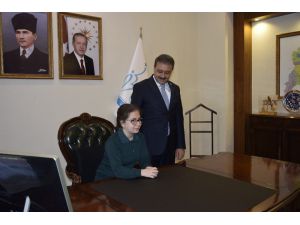 Burdur Valisi’nin Koltuğunda Özel Öğrenci