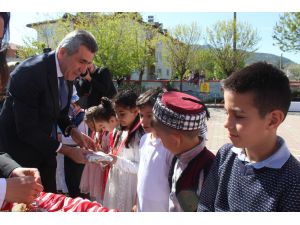 Bucak’ta 23 Nisan Ulusal Egemenlik Ve Çocuk Bayramı Coşkusu