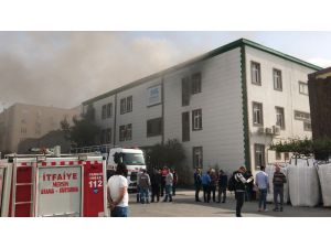 Mersin Serbest Bölge’de Çıkan Yangın Korkuttu