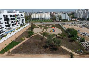 Kızıltoprak'ta Yeni Park Çalışması