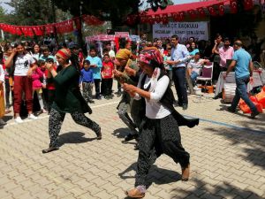 Başkan Karalar, Saygeçit 1.bahar Şenliğinde Plaket Dağıttı