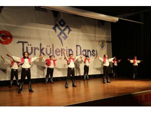 Erdemli’de Türkülerin Dansı Topluğu Gösterisine Yoğun İlgi