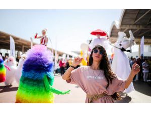 Rus Turistlere, Festival Havasında Karşılama
