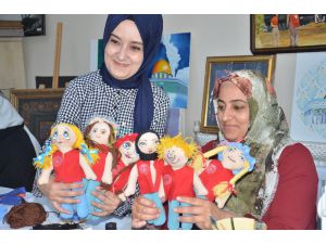 Kimsesiz Çocukların Yüzünü Bez Bebeklerle Güldürecekler