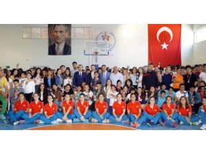 Finike'de Başarılı Sporculara Ödül