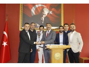 Mersin Barosu Basketbol Takımı, Türkiye İkinciliği Kupasını Törenle Aldı