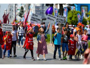 Antalya'da 1 Mayıs Kutlamalarında 'Çocuk' Vurgusu