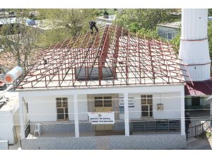 Erdemli’de Cami Çatısı Yenilendi