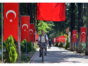 Şehit Babası, Hakarete Uğramamak İçin Otobüse Değil Bisiklete Biniyor