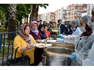 Başkan Uysal, Orucunu Vatandaşlarla Açtı