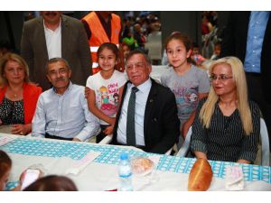 Seyhan’ın Geleneksel İftar Sofrası Kuruldu