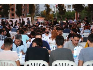 Mersinliler Belediyenin İftar Sofrasında Buluştu