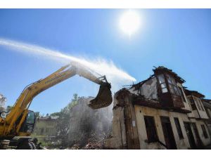 Haşim İşcan'da Metruk Binalar Yıkılıyor