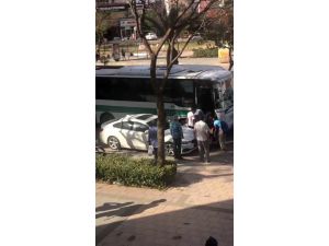 Halk Otobüsünden Zorla İndirilen Yaşlı Adam Yere Düştü