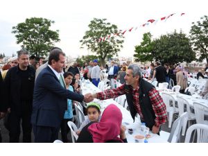 Seçer, Toroslar’daki İftar Sofrasında Vatandaşlarla Bir Araya Geldi