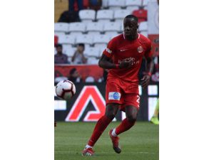 Antalyaspor'da Salih Dursun Sakat, Cissokho Cezalı