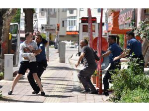 Babasıyla Kavga Etti, 7'nci Kattan Eşyaları Attı