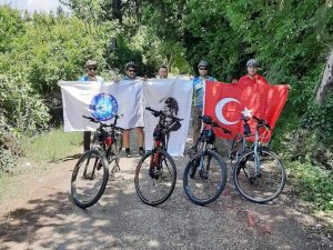Türk Eğitim Sen’liler zirveye bayrak dikti