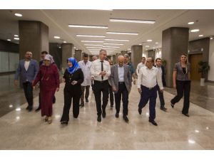 Vali Demirtaş, Adana Şehir Hastanesi Çalışanlarıyla İftar Yaptı