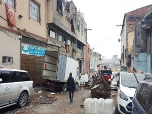 Gaziosmanpaşa’da buhar kazanı patladı: 2 yaralı
