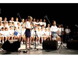 Çocuklardan Mini Konser