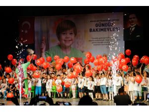 Minikler, Yılsonu Gösterileriyle Alkış Aldı