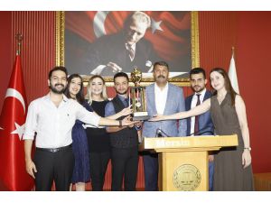 Stajyer Avukatlar, Kupalarını Törenle Aldı