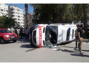 Ambulansla Otomobil Çarpıştı: 1 Yaralı