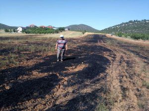 Tarladaki Arpalar Yangında Kül Oldu