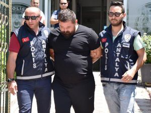 'Gümrükten Ucuza Eşya Alacağım' Yalanıyla Dolandırdı