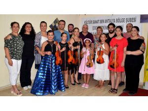 Geleceğin Kemancılarından Mini Konser