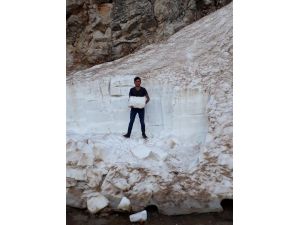 1500 Rakımlı Yayladan Kar Getirip Dağıttılar
