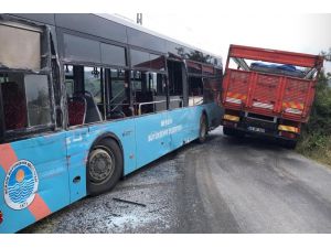 Tarsus’ta Belediye Otobüsü Kaza Yaptı: 2 Yaralı