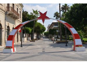 Atatürk Caddesi’nin Simgesi Ay Yıldızlı Tak Yenilendi