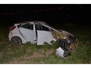Azerbaycanlı Öğrenciler Kiraladıkları Otomobil İle Kaza Yaptı: 4 Yaralı