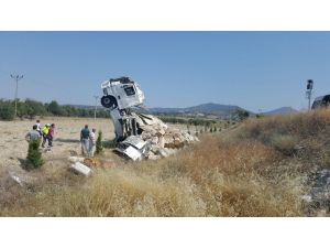 Isparta’da Saman Yüklü Tırın Kupası Şaha Kalktı: 1 Yaralı