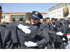 Polis Okulunda Mezuniyet Sevinci