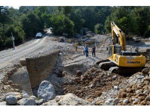 Manavgat Ballıbucak'ta Köprü Bakım Çalışması