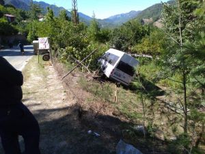 Adana’da İki Kişinin Ölümüne Neden Olan Minibüs Kaza Yerinden Kaldırıldı