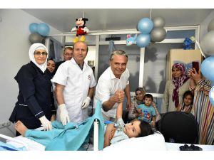 Başkan Uysal, Sünnet Olan Çocukları Ziyaret Etti