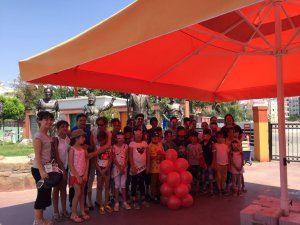 CHP Muratpaşa  Kadın Kolları, 23 çocuğu sevindirdi