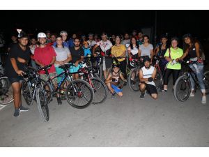 Kentin Sokaklarında 30 Kişilik Grupla Pedal Keyfi