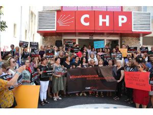Chp'liler 'Kadın Cinayetlerini' Protesto Etti