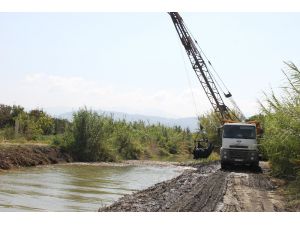 Samandağ’da Drenaj Kanalları Temizleniyor