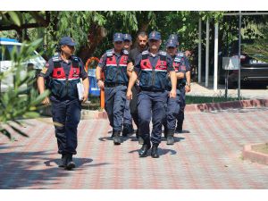 Rus Kadının Boğazına Bıçak Dayayıp, Çantasını Almaya Kalkıştı