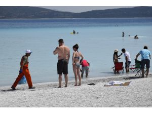 Salda Gölü’nde 3 Römork Çöp Toplandı