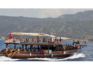 Kekova Yerli Ve Yabancı Turistin İlgi Odağı