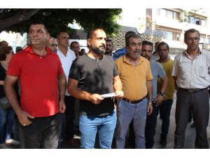 Mersin’de İşten Çıkarılan İşçiler Belediye Önünde Açıklama Yaptı