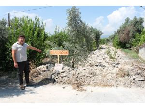 50 Yıllık Asfalt Yol Kazıldı, "Özel Mülkiyettir" Yazısıyla Kapatıldı